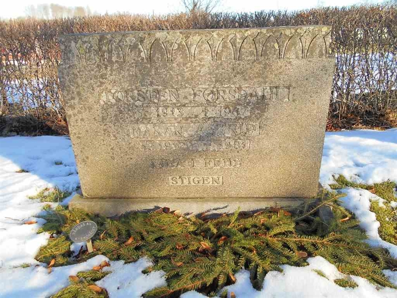 Grave number: FÄ 026   112-113