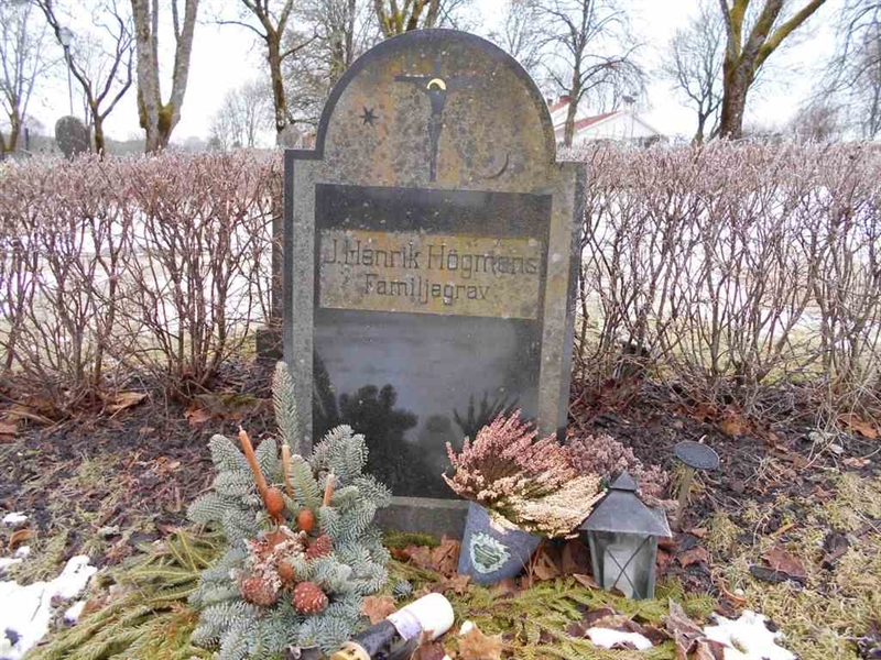 Grave number: FÄ 018    74A-F