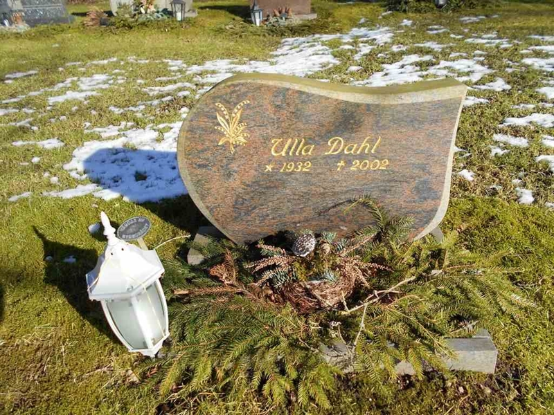 Grave number: FÄ 032   218