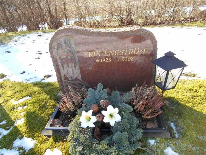 Grave number: FÄ 032    28