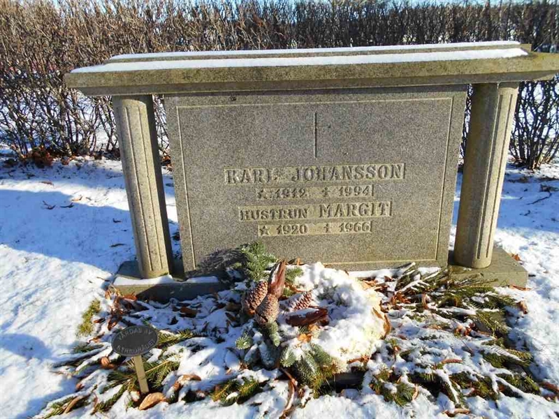 Grave number: FÄ 027    61-62