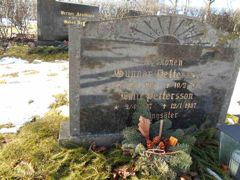 Grave number: FÄ 020    52-53