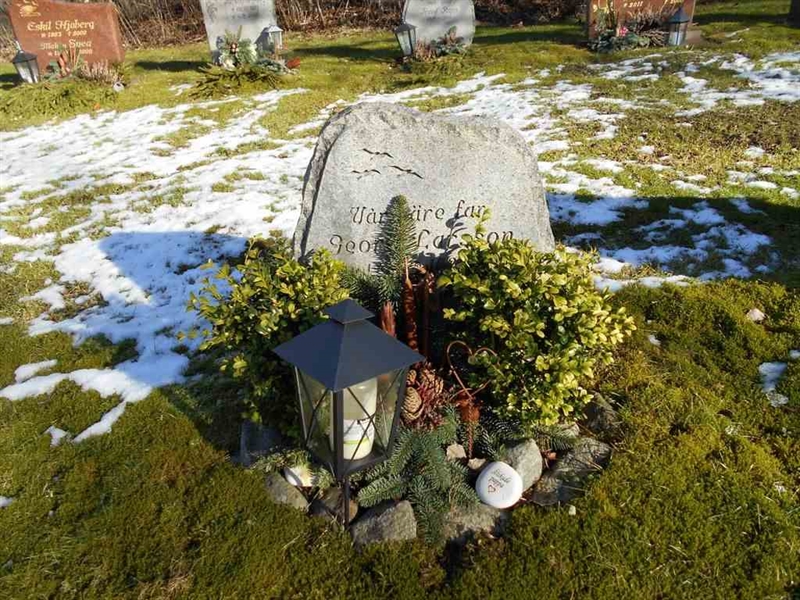 Grave number: FÄ 032   210