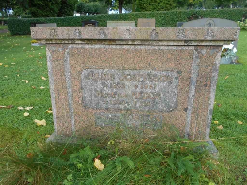 Grave number: FÄ 027    41-42