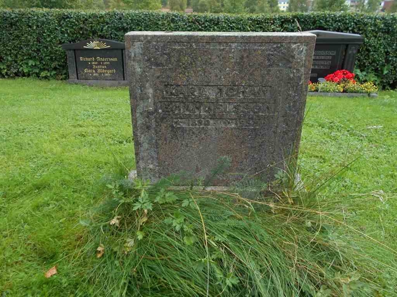 Grave number: FÄ 024    66-67