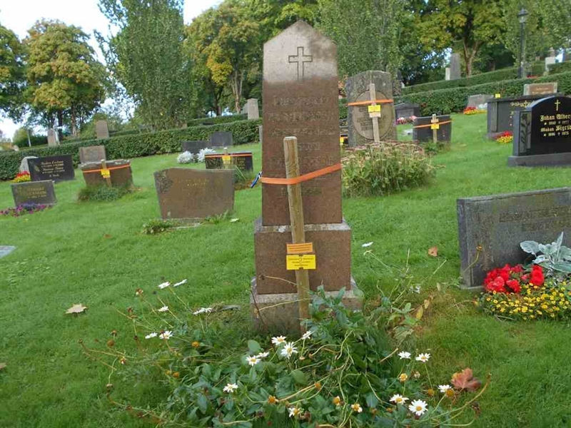 Grave number: FÄ 020   194-195