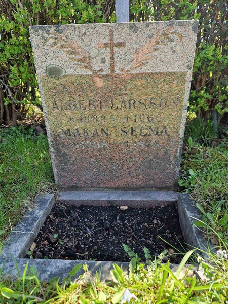 Grave number: 501 16 3072