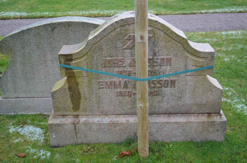 Grave number: TR 3    37