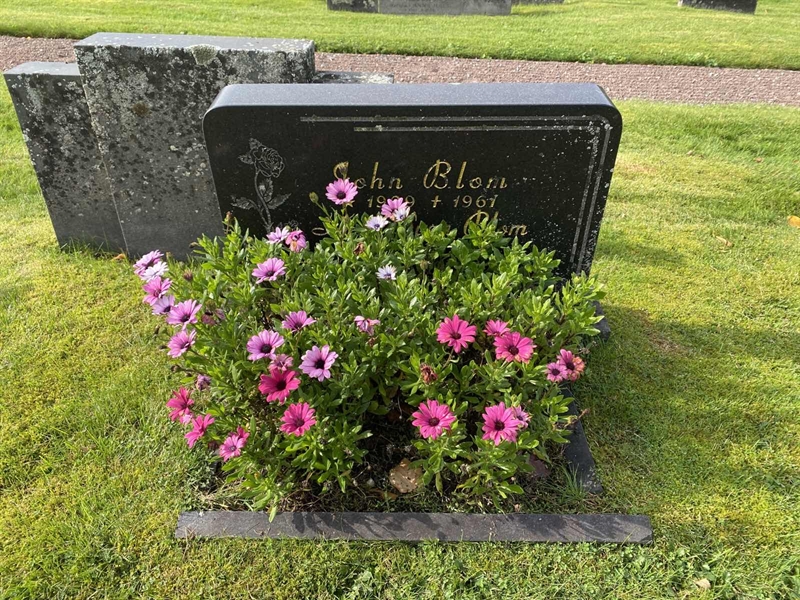 Grave number: 4 Me 05    40-41