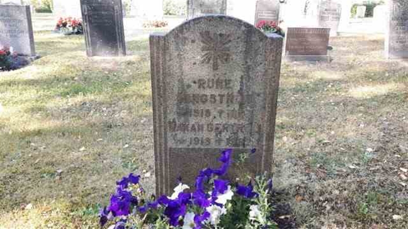 Grave number: 1 1  1082