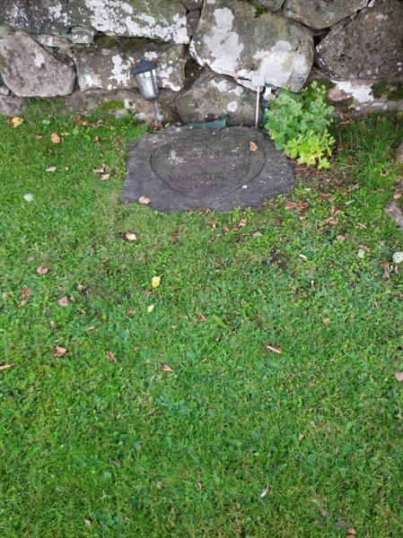 Grave number: VI A    61