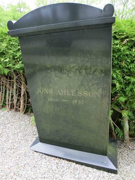 Grave number: KÄ F 119-120