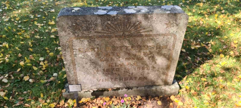 Grave number: M B  104, 105