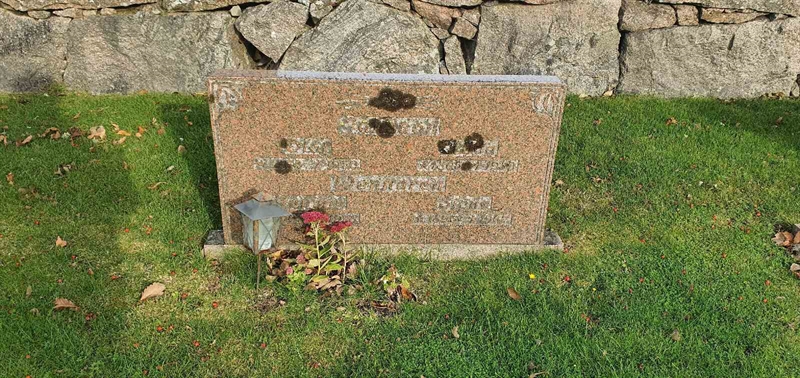 Grave number: GM 001  2004, 2005