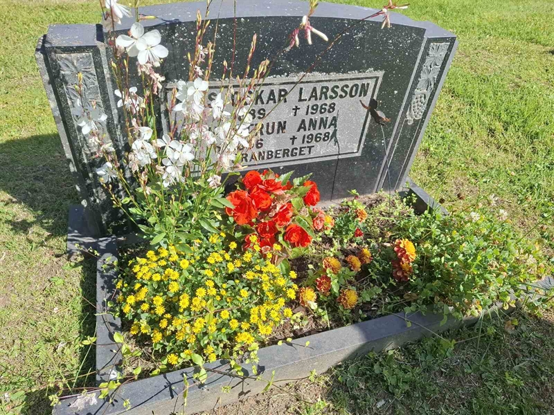 Grave number: 001 2   928