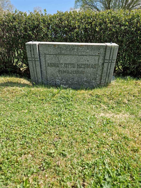 Grave number: 501 08 1110-1112