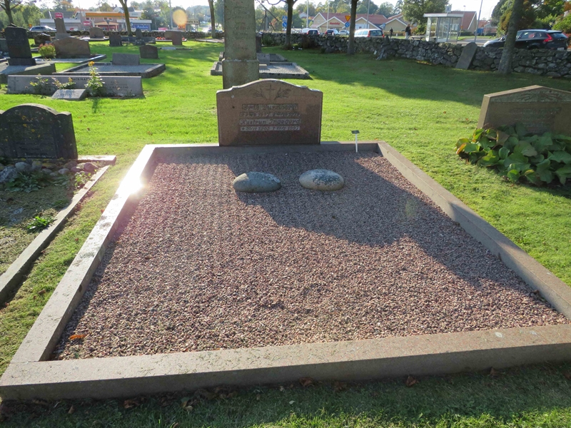 Grave number: 1 05   27