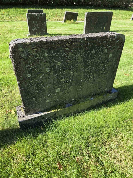Grave number: T A D   793-794