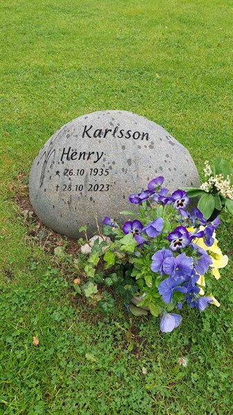 Grave number: 2 2 123, 124, 125