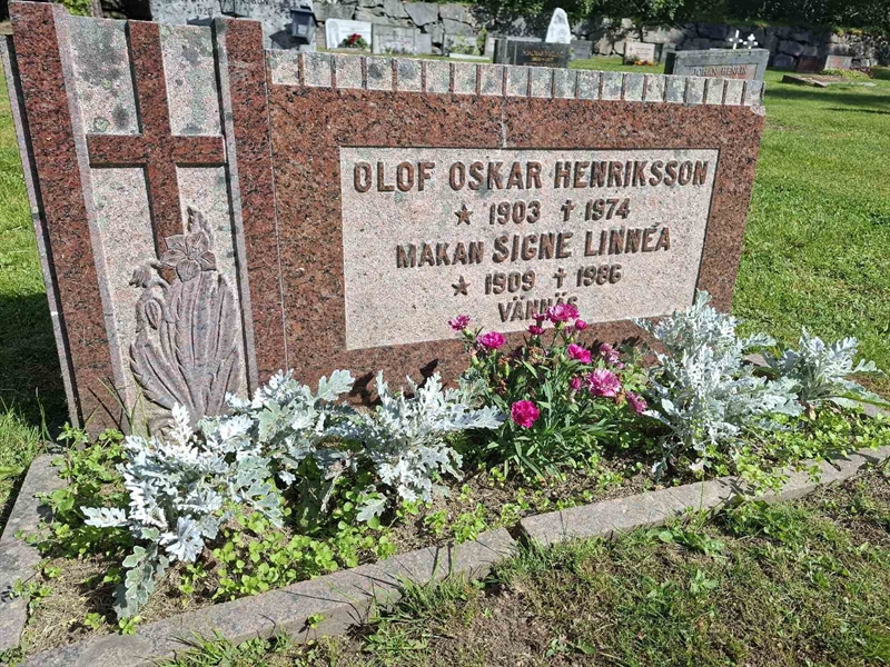 Grave number: 001 2   912