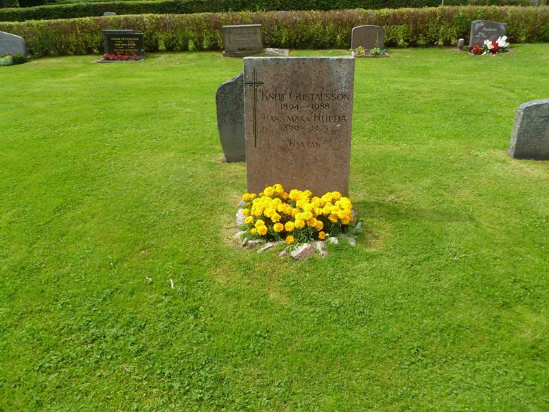 Grave number: ROG G   90, 91