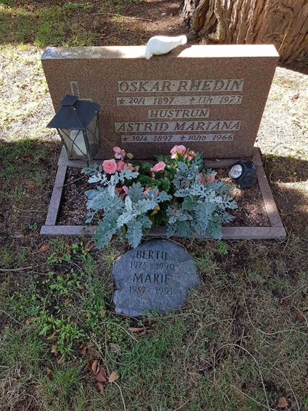 Grave number: 01  2200