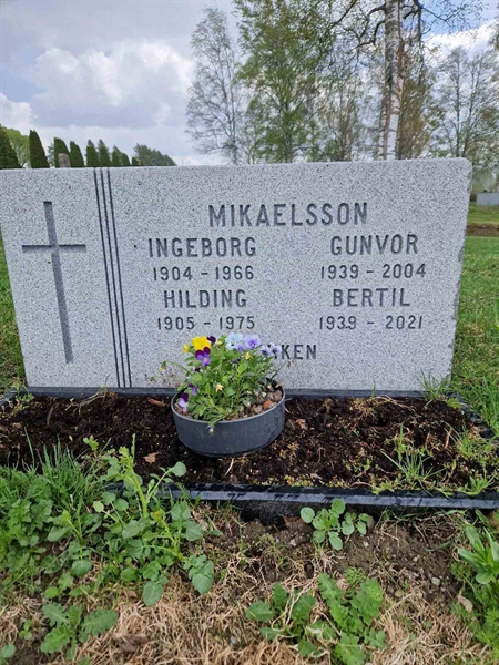 Grave number: 501 07 985-987