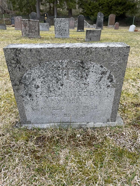 Grave number: R 2   104-E