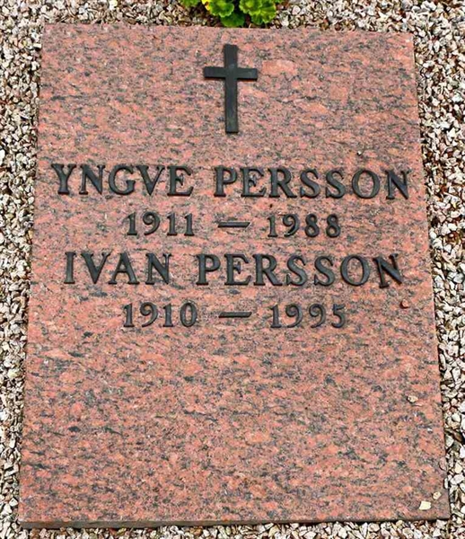 Grave number: 1 1B    32, 33