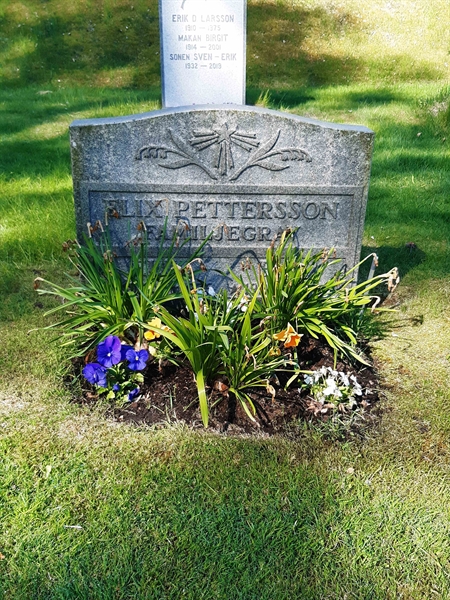 Grave number: KA 09    33