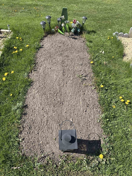 Grave number: R 05M 274