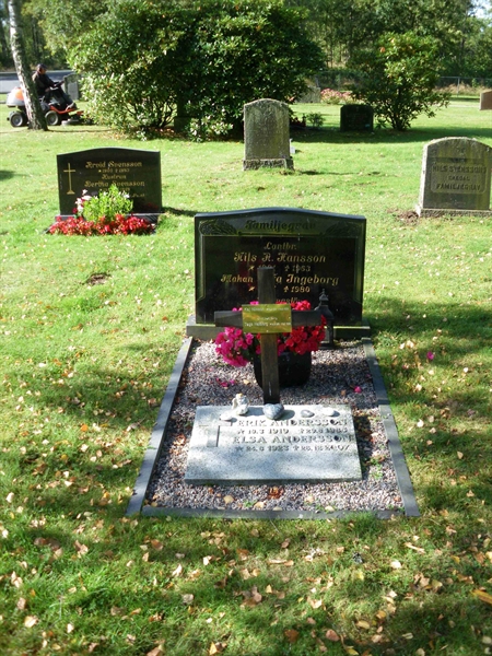 Grave number: SB 02    10