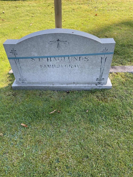 Grave number: 3 GK   304, 305