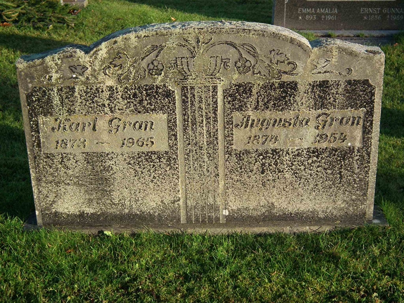 Grave number: 1 C 5    17-18