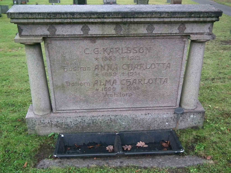 Grave number: 1 C 10    33-35