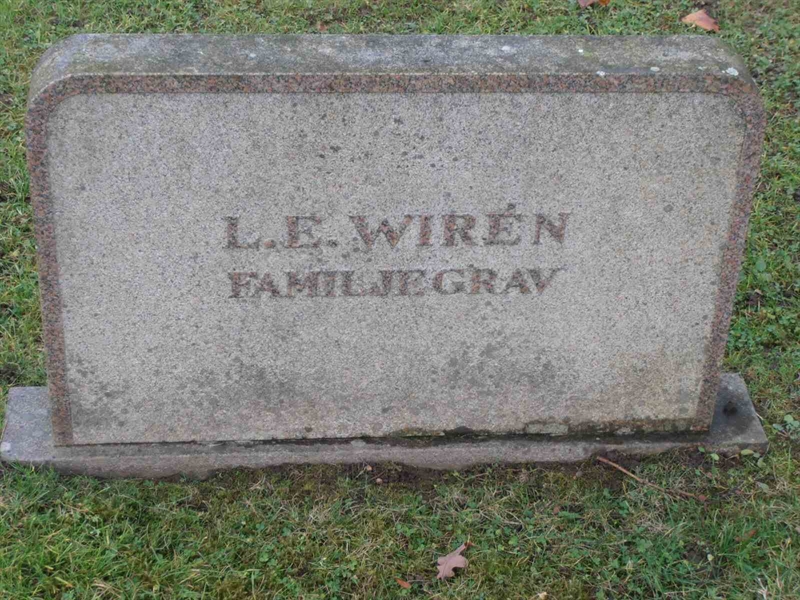 Grave number: 1 C 12    12-13