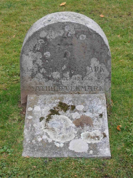 Grave number: 1 B 10    13-15