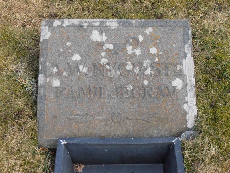 Grave number: 1 B 8    38-41