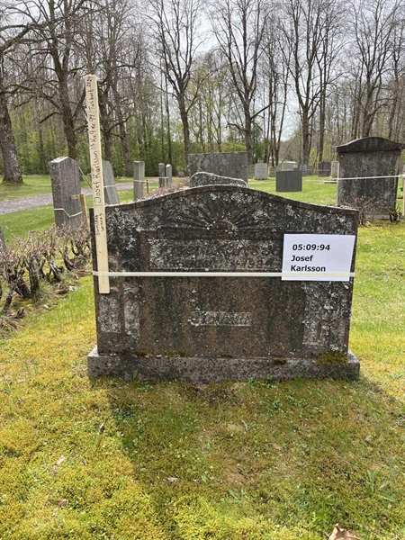 Grave number: 05 09    94