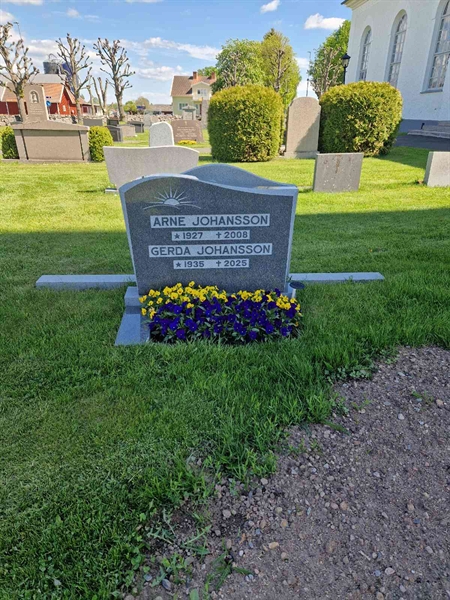 Grave number: 04 D   39, 40