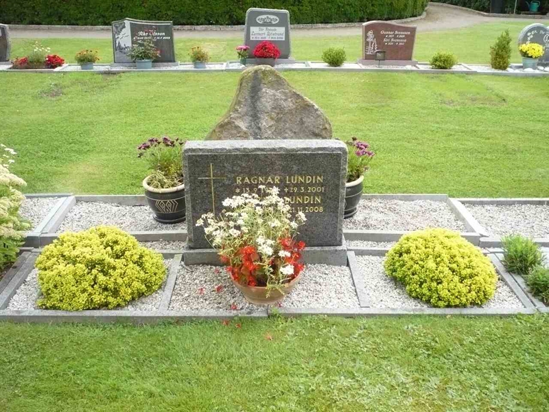 Grave number: SKF G   123, 124