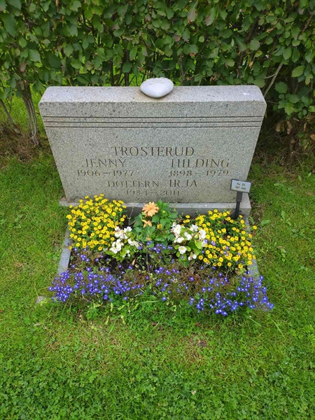 Grave number: 1 25   197-198