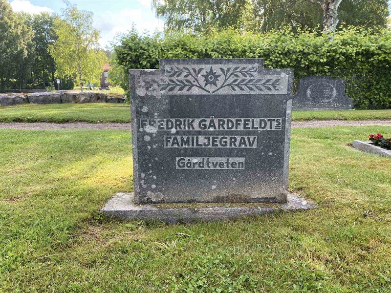 Grave number: 8 1 01    72-73