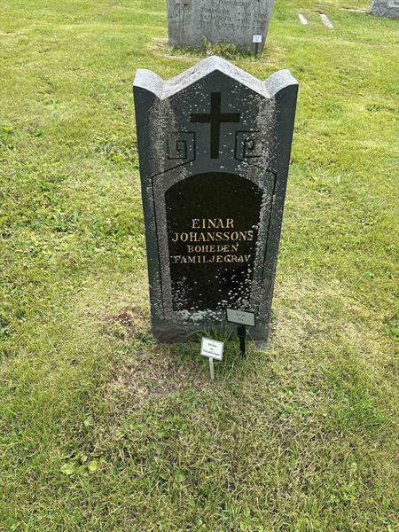 Grave number: 003 A   114