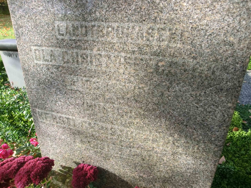 Grave number: ÄS 01    007