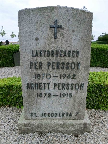 Grave number: KÄ D 007-008
