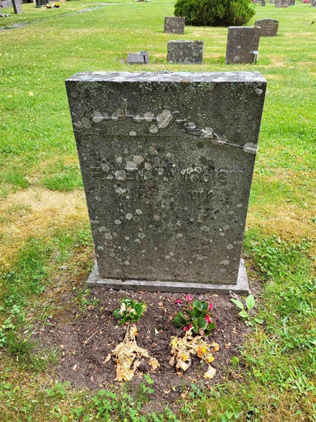 Grave number: kö 01 14   143