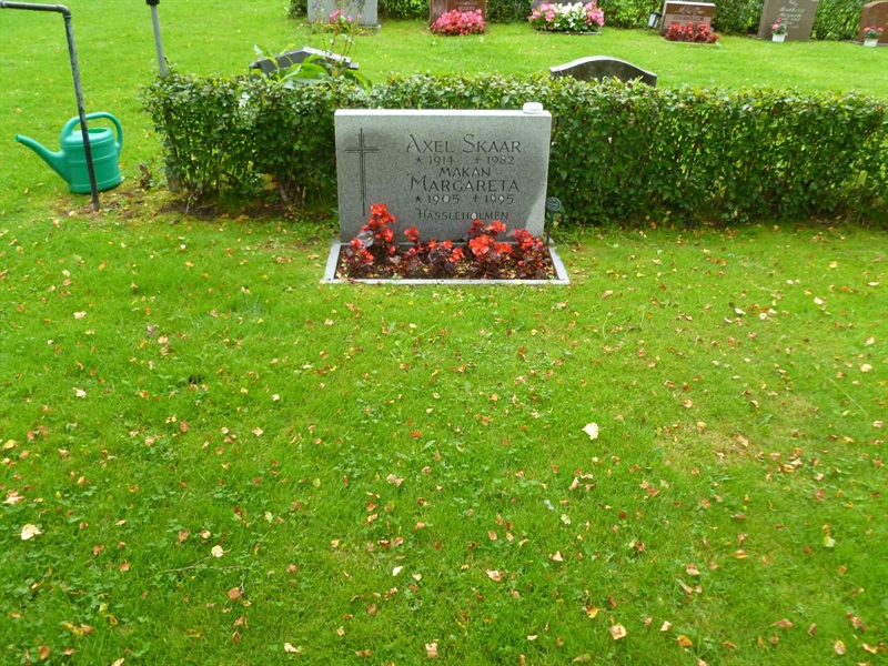 Grave number: ROG H  100, 101