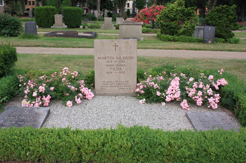 Grave number: Ö 04i    16, 17, 18