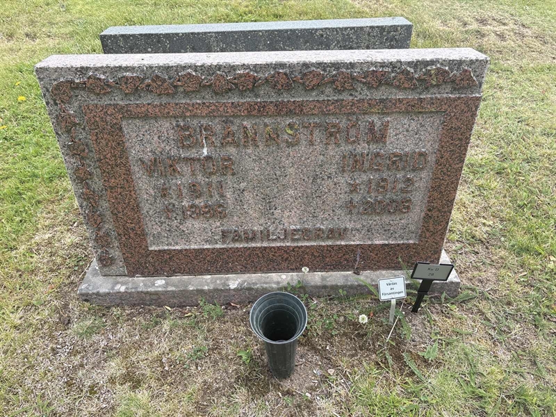 Grave number: 003 D    28